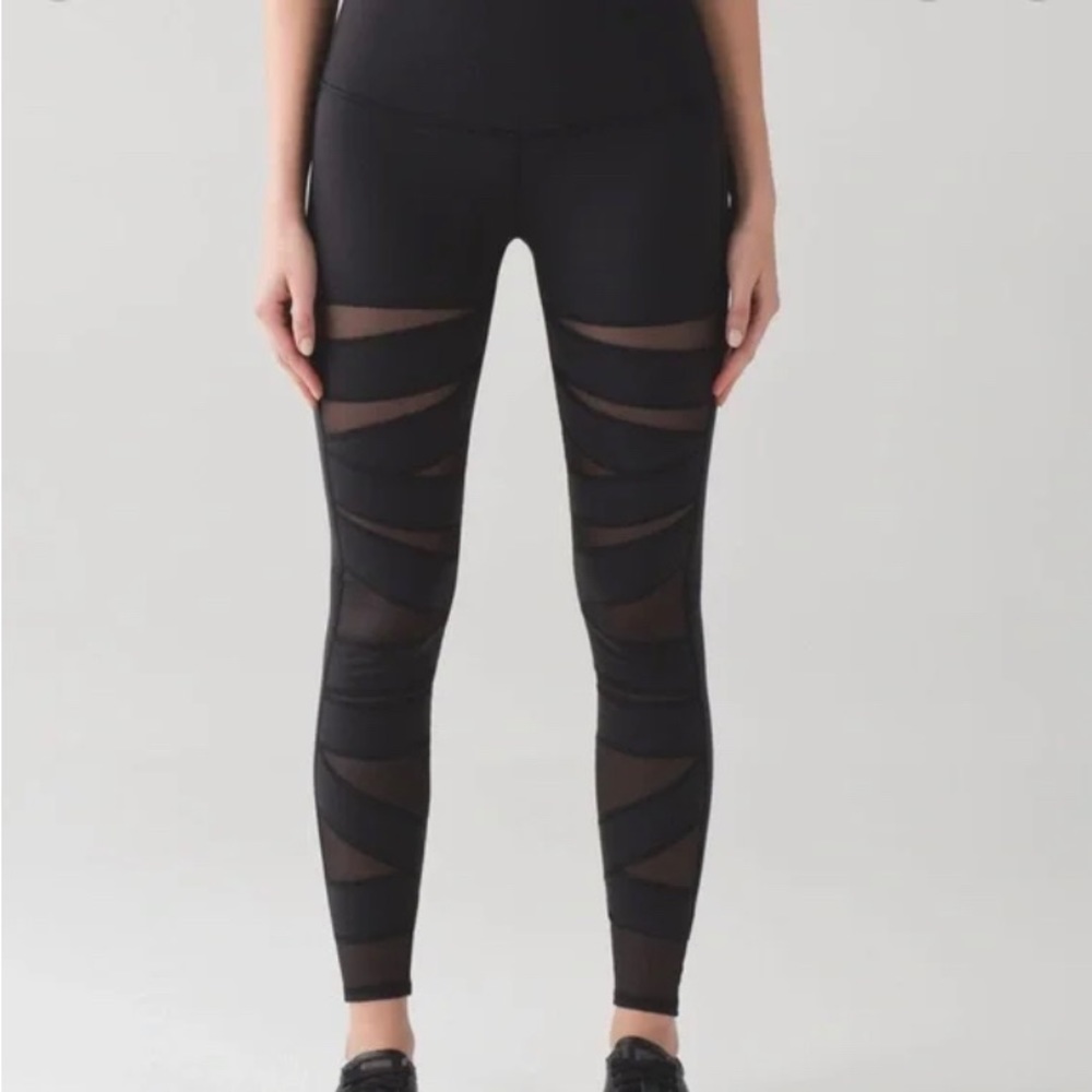 Sheer Paneled Wunder Under Leggings